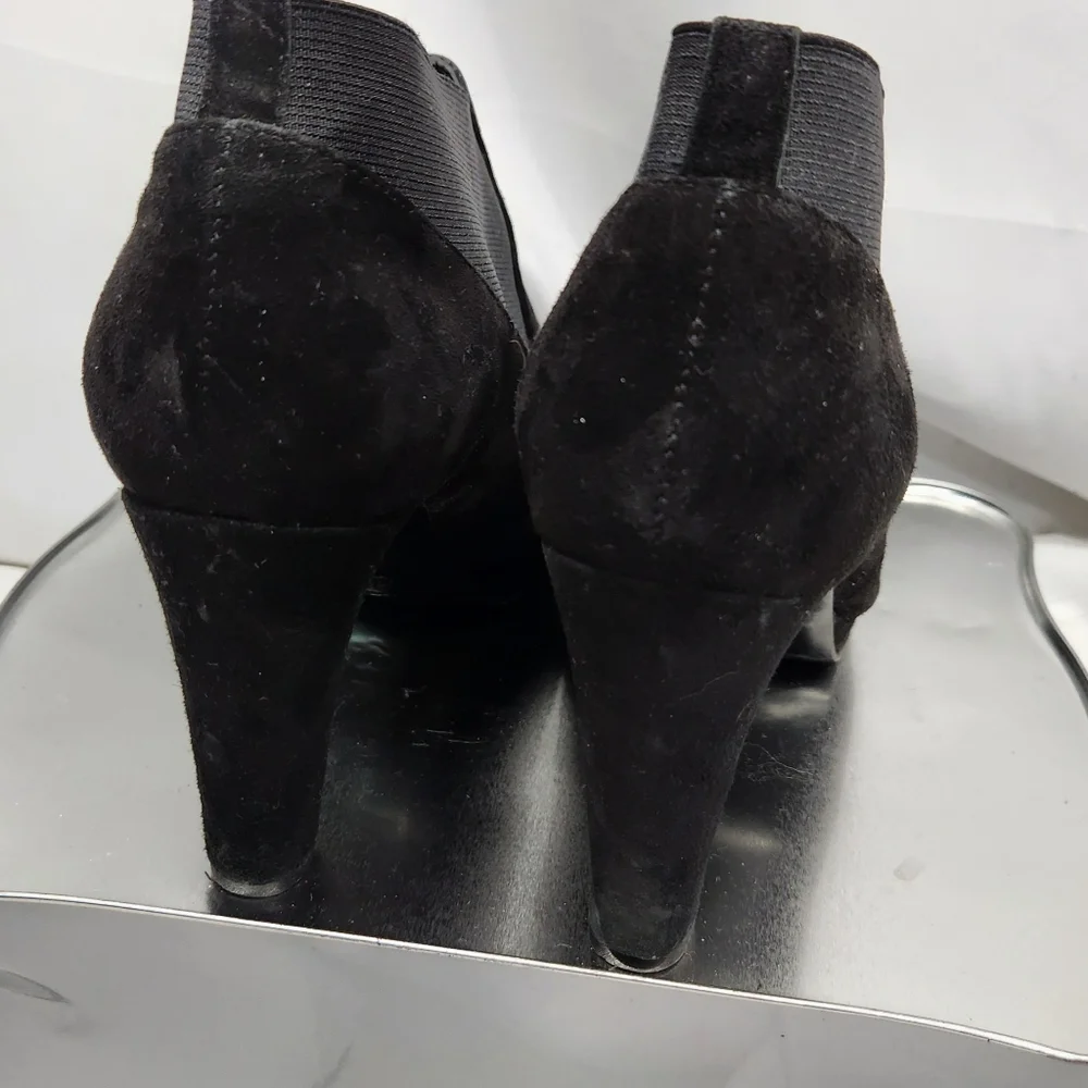 Vaneli Suede Leather Heeled Pull On Ankle Booties Size 9W